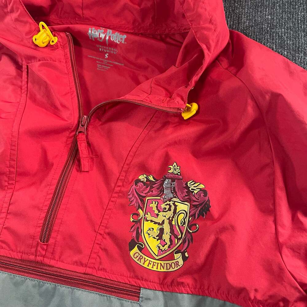Universal Studios Wizarding World of Harry Potter Gryffindor Windbreaker Size S